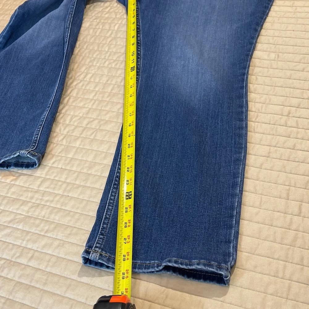 Lee Women's Blue Denim Ankle/Cropped Jeans with Yellow Logo Patch SIZE 24WS/C